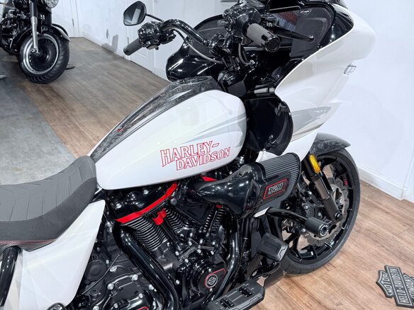 2024 Harley-Davidson CVO Road Glide ST, белый, 4799000 рублей - вид 12