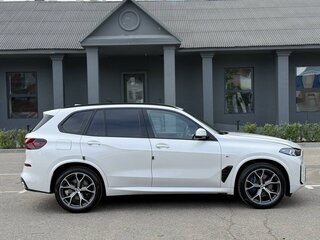 2025 BMW X5 40i IV (G05/G18) Рестайлинг, белый, 12475000 рублей, вид 4