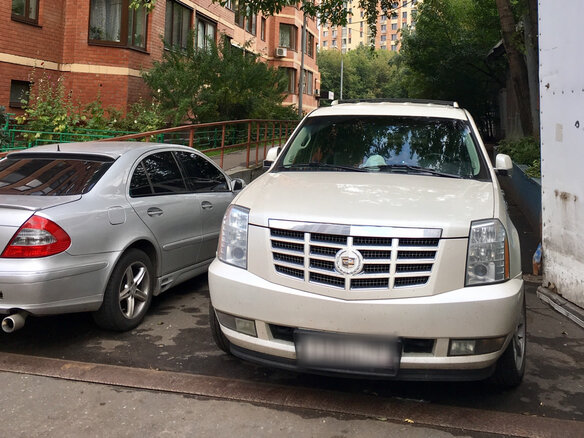 2011 Cadillac Escalade III, белый - вид 2