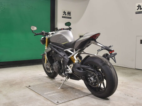 2024 Triumph Street Triple, серебристый, 1600000 рублей, вид 5