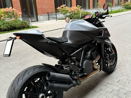 2024 KTM 1290 Super Duke R Evo, серый, 3990000 рублей, вид 2