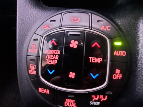2014 Toyota Voxy III (R80), голубой, 1999999 рублей - вид 11