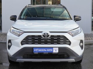 2021 Toyota RAV4 V (XA50), белый, 2415000 рублей, вид 2