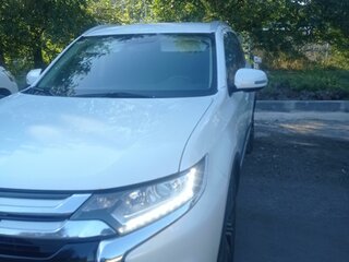 2015 Mitsubishi Outlander III Рестайлинг, белый, 2100000 рублей, вид 2