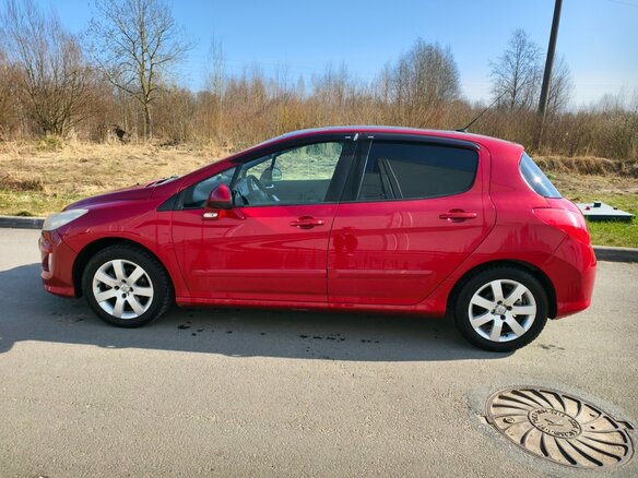 2008 Peugeot 308 I, красный, 400000 рублей - вид 9