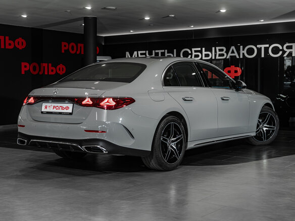 2025 Mercedes-Benz E-Класс 300 VI (W214, S214), серый - вид 3