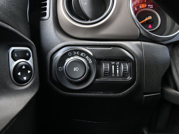 2020 Jeep Wrangler IV (JL), чёрный, 4995000 рублей - вид 18