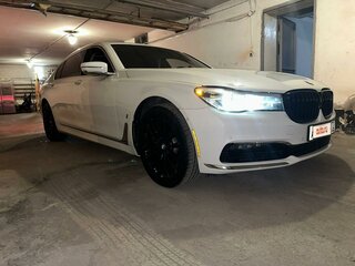2017 BMW 7 серии Long 740Le xDrive VI (G11/G12), белый, 6500000 рублей, вид 5