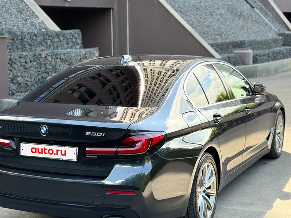 2020 BMW 5 серии 530i xDrive VII (G30/G31/G38) Рестайлинг, серый, 4500000 рублей - вид 3