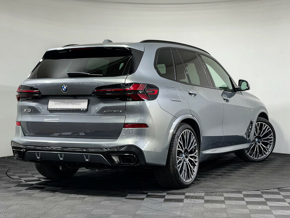 2025 BMW X5 30d IV (G05/G18) Рестайлинг, серый - вид 4