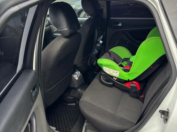 2010 Ford Focus II Рестайлинг, белый, 620000 рублей - вид 12