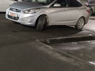 2011 Hyundai Solaris I, серебристый, 800000 рублей, вид 1