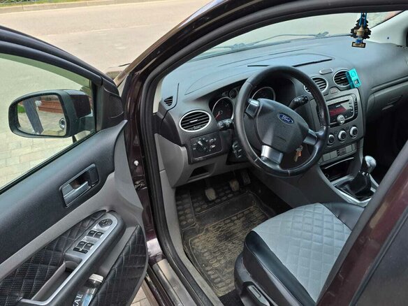 2009 Ford Focus II Рестайлинг, коричневый, 580000 рублей - вид 4