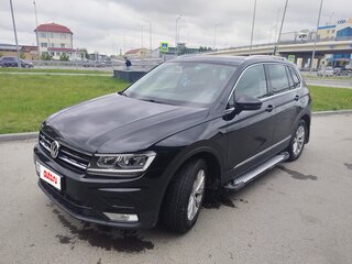2017 Volkswagen Tiguan II, чёрный, 2400000 рублей, вид 1