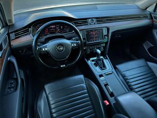 2017 Volkswagen Passat B8, белый, 2399000 рублей, вид 5