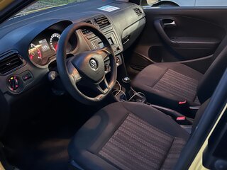 2018 Volkswagen Polo V Рестайлинг, жёлтый, 500000 рублей, вид 3