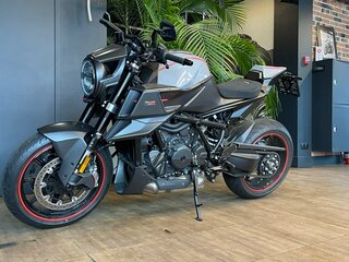 2024 KTM 1290 Super Duke R Evo, серый, 3700000 рублей, вид 3