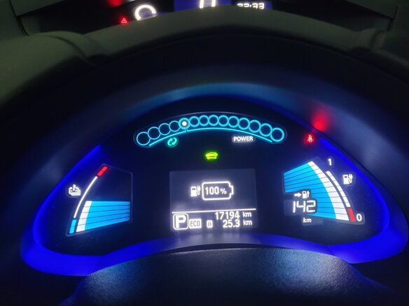 2012 Nissan Leaf (EM57) I (ZE0/AZE0), серебристый, 899000 рублей - вид 19