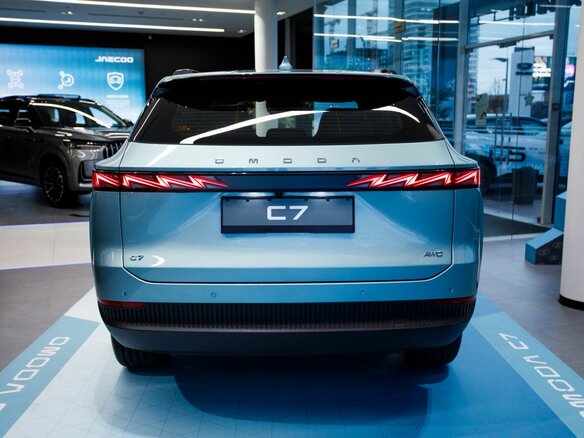 2026 Omoda C7, зелёный, 3299000 рублей - вид 4