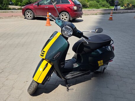 2022 Vespa GTS Super 300, зелёный, 650000 рублей, вид 4