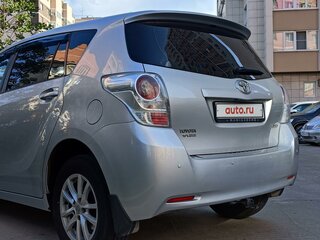 2011 Toyota Verso I, серебристый, 1100000 рублей, вид 4