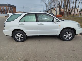 2002 Toyota Harrier I (XU10) Рестайлинг, белый, 850000 рублей, вид 4
