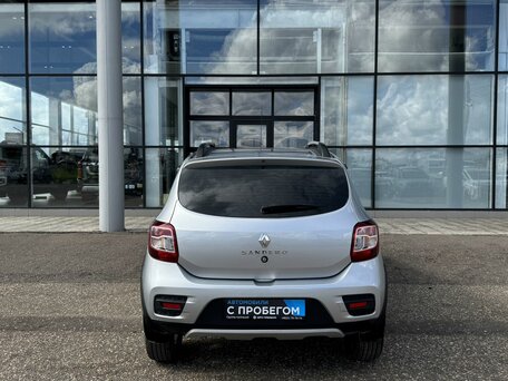 2021 Renault Sandero Stepway II Рестайлинг, серебристый, 955000 рублей, вид 5