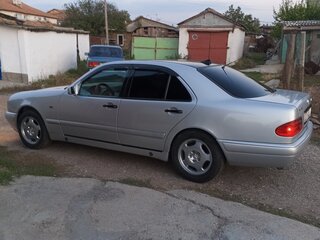 1997 Mercedes-Benz E-Класс 240 II (W210, S210), серый, 600000 рублей, вид 4