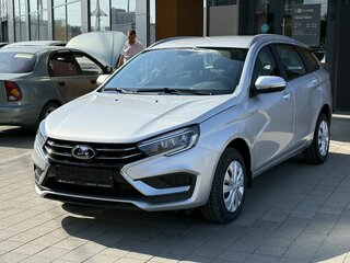 2026 Lada (ВАЗ) Vesta SW I Рестайлинг (NG), серебристый, 1835000 рублей, вид 1