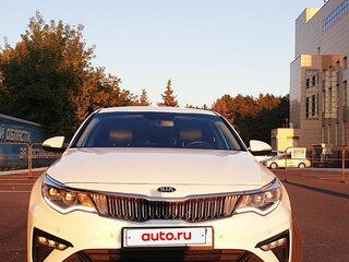 2019 Kia Optima IV Рестайлинг, белый, 2100000 рублей, вид 2