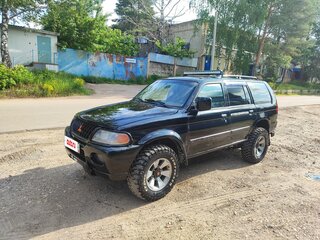 2001 Mitsubishi Montero Sport I, чёрный, 700000 рублей, вид 1