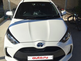 2020 Toyota Yaris IV, белый, 1350000 рублей, вид 1