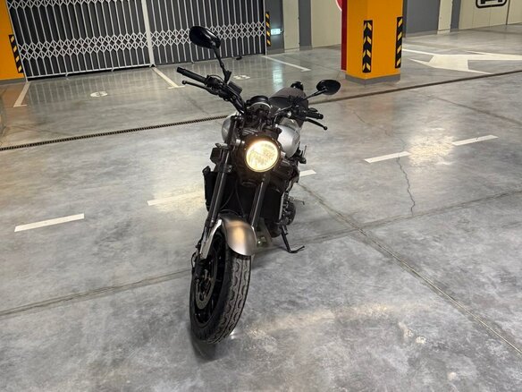 2019 Yamaha XSR900, серебристый, 860000 рублей - вид 3