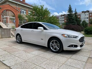 2016 Ford Fusion (North America) II Рестайлинг, белый, 2080000 рублей, вид 4