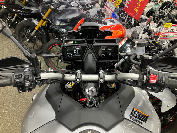 2021 Yamaha MT-09 Tracer (FJ-09), серый, 1250000 рублей - вид 4