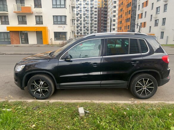 2008 Volkswagen Tiguan I, чёрный, 800000 рублей - вид 3
