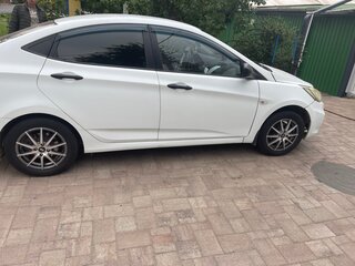 2013 Hyundai Solaris I, белый, 850000 рублей, вид 3