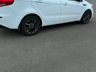 2016 Kia Rio III Рестайлинг, белый, 1230000 рублей, вид 3