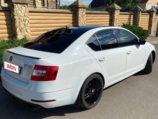 2018 Skoda Octavia III (A7) Рестайлинг, белый, 1390000 рублей, вид 3