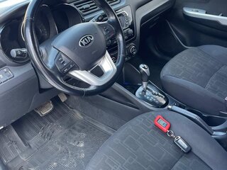 2014 Kia Rio 6-speed III, белый, 1250000 рублей, вид 5