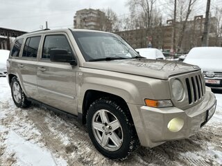 2010 Jeep Liberty (Patriot), бежевый, 850000 рублей, вид 2
