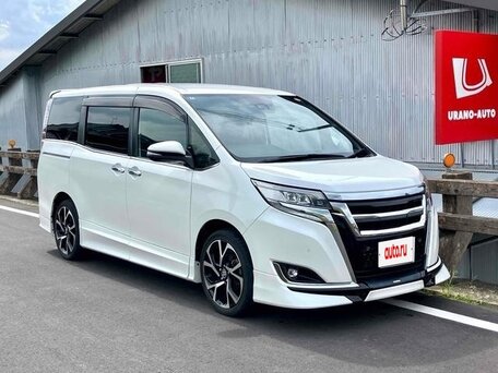 2019 Toyota Noah III (R80) Рестайлинг, белый, 2990000 рублей, вид 1