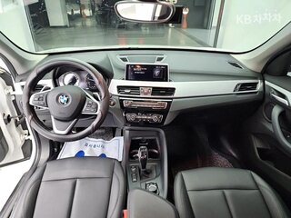 2020 BMW X1 18d xDrive II (F48) Рестайлинг, белый, 3090000 рублей, вид 5