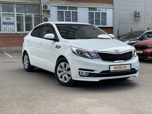 2015 Kia Rio III Рестайлинг, белый, 1450000 рублей - вид 1