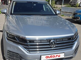 2018 Volkswagen Touareg III, серебристый, 4500000 рублей, вид 2
