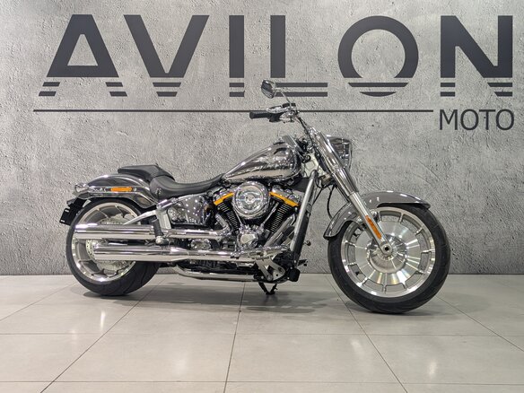 2025 Harley-Davidson Fat Boy, серебристый, 5500000 рублей
