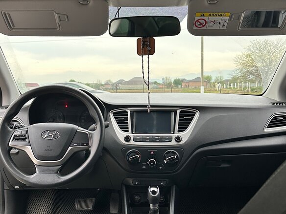 2019 Hyundai Solaris II, серебристый, 1150000 рублей - вид 5