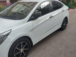 2014 Hyundai Solaris I Рестайлинг, белый, 800000 рублей, вид 4