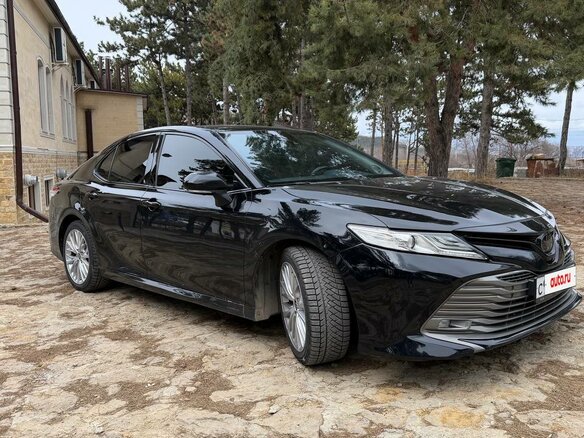 2018 Toyota Camry VIII (XV70), чёрный, 2720000 рублей - вид 2