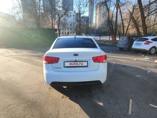 2010 Kia Cerato 6-speed II, белый, 825000 рублей, вид 5